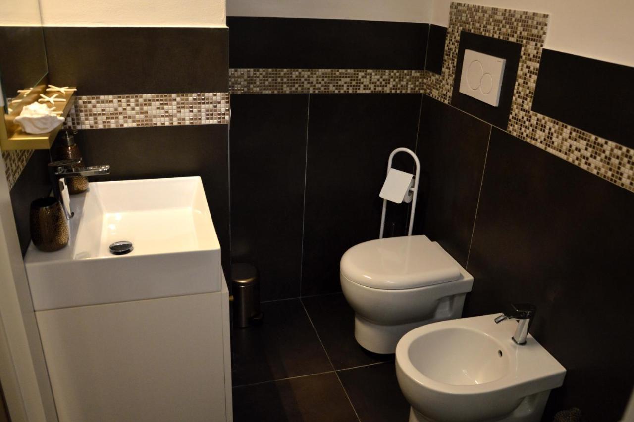 Gold White Exclusive House Hotel โปลีญาโนอามาเร ภายนอก รูปภาพ