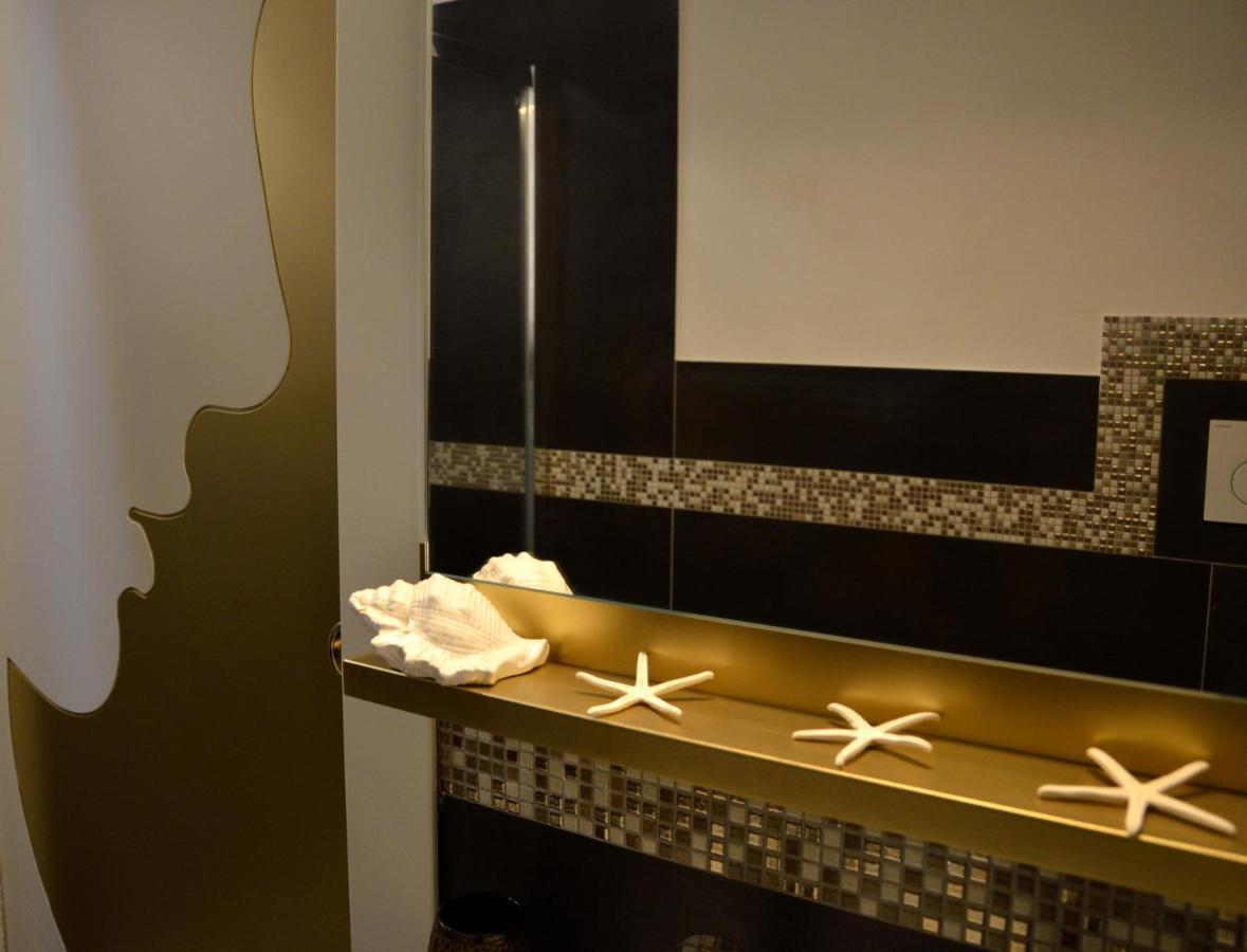 Gold White Exclusive House Hotel โปลีญาโนอามาเร ภายนอก รูปภาพ