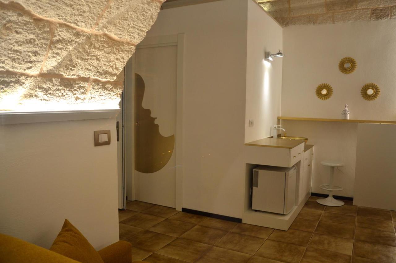 Gold White Exclusive House Hotel โปลีญาโนอามาเร ภายนอก รูปภาพ